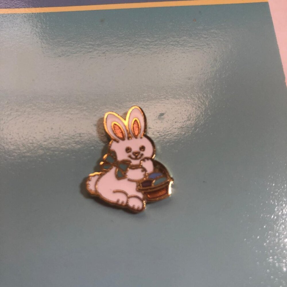 New Vintage Hallmark Lapel Pin Easter Bunny w/Basket with Eggs Tack Pin Brooch